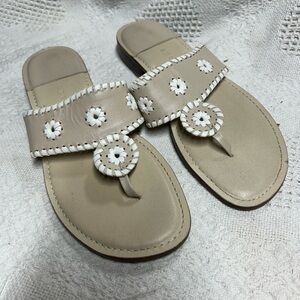 Apostrophe Jaclyn Women’s White Tan Floral Size 7 Flat Sandals